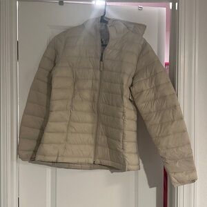 Amazon Essentials Women's Puffer Jacket - Beige